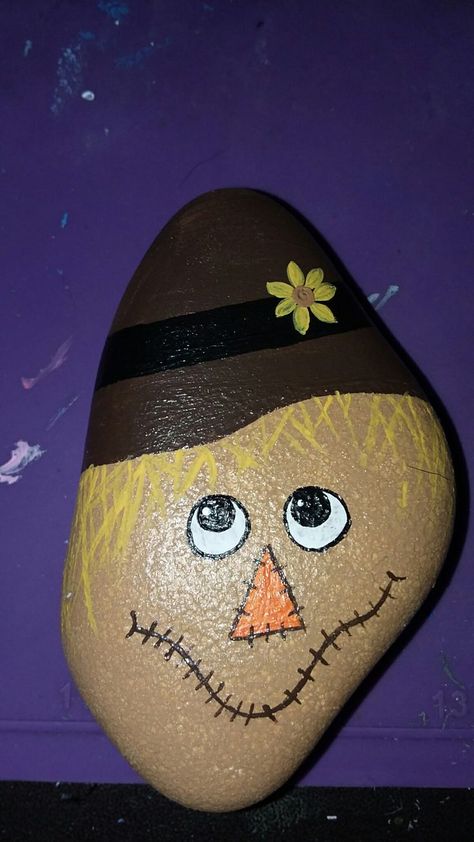 Painted Wood Crafts Ideas, Scarecrow Rock Painting Ideas, Scarecrow Painted Rocks, Fall Rocks Painted Ideas, Kindness Stones, Thanksgiving Rocks, Dremel Rocks, Halloween Scarecrows, Fall Rocks