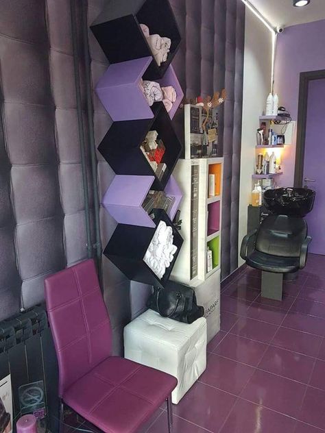 Makeup Academy Interior, Salon Studio Suite Interior Design, Parlor Design, Salon Suite Decor, Parlour Design, Beauty Room Salon, Beauty Salon Furniture, Hair Salon Interior, Salon Suites Decor