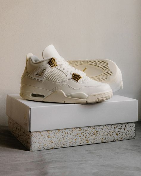 @jumpman23 & @nike add a little bling to a clean Air Jordan 4 accenting its plush white nubuck upper with metallic gold accents on the eyelets, debossed Jumpman logos on the tongues & semi translucent heel tabs ✨ The Women’s AJ4“White & Gold” will be releasing in ⁠Women’s Sizes (US) 10.5, 11.5 & 12 at midnight online tonight (12am AEST) Tuesday April 30th with more sizes to come s👀n…✨ ⁠ #nike #nikeair #airjordan #aj4 #jordan4 #womensjordan4 #jumpman23 #jumpman #laced #lacedbrisbane Nike Add, Jordan 4’s, Jumpman Logo, Air Jordan 4, At Midnight, Clean Air, Metallic Gold, Things To Buy, Gold Accents