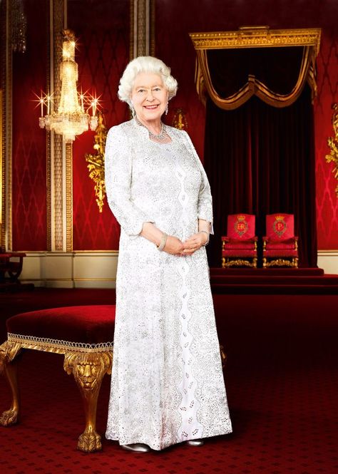 The Queen's wardrobe wonders revealed: The secrets of Dressing The Queen by Angela Kelly - Mirror Online. Queen Outfits, Rainha Elizabeth Ii, Book Dress, Reine Elizabeth Ii, Hm The Queen, Elisabeth Ii, British Royal Families, Royal Queen, Isabel Ii