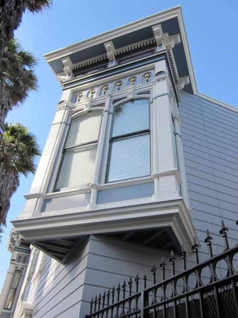 Steps Storage, San Francisco Victorian Houses, Verandah Ideas, Oriel Window, San Francisco Homes, Architecture Victorian, San Francisco Victorian, Stick House, Home Exterior Paint