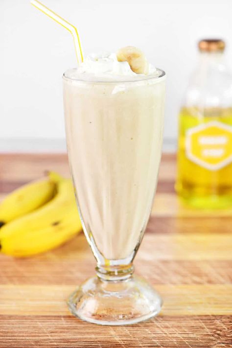 Banana Shake Recipe, Banana Milkshake Recipe, Blueberry Milkshake, Strawberry Banana Milkshake, Banana Syrup, Milkshake Recipe Chocolate, Gunny Sack, Summertime Salads, Banana Shake