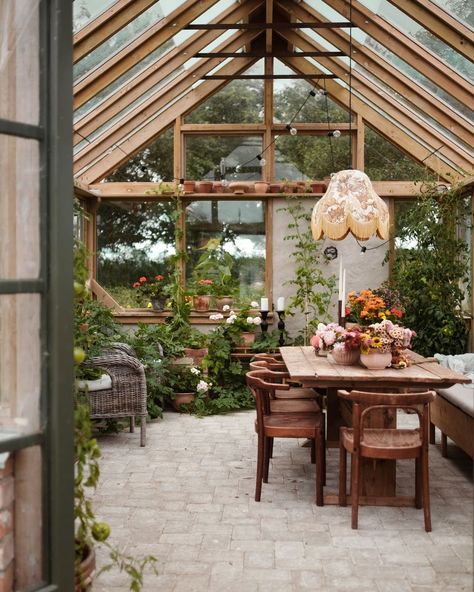 Cottage Kitchen Inspiration, Cool Backyard, Garden Shed Interiors, Cottage Kits, Activities Outdoor, Rural Lifestyle, Outdoor Exploration, Greenhouse Interiors, Backyard Greenhouse