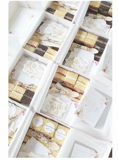 Cake Boxes Packaging, Wedding Cake Tasting, Bake Sale Packaging, Cakes For Sale, Wedding Cake Boxes, Cake Table Birthday, Travel Cake, Modern Cakes, Baking Business