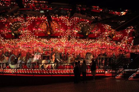 The World’s Largest Indoor Carousel Is Right Here In Wisconsin At House On The Rock #Wisconsin #Attractions Midwestern Aesthetic, Spooky Circus, The House On The Rock, Wisconsin Attractions, Spring Green Wisconsin, Exploring Wisconsin, Crazy Houses, Wisconsin Travel, American Gods