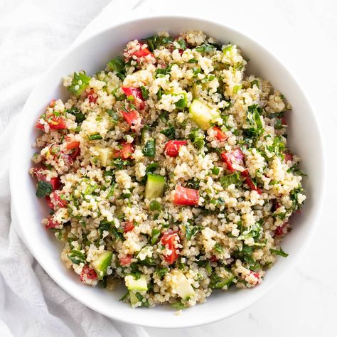 Low FODMAP Quinoa Tabbouleh - Fun Without FODMAPs Low Fodmap Recipes Vegetarian, Salad With Fish, Ibs Diet Recipes, Easy Low Fodmap, Vegetarian Main Dish, Fodmap Recipes Dinner, Low Fodmap Recipes Dinner, Fodmap Meal Plan, Fodmap Friendly Recipes