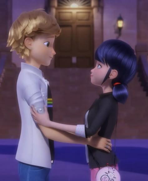 Adrien Looking At Marinette, Adrian And Marinette Comic, Marrinete Adrien, Miraculous Marinette And Adrien, Miraculous Ladybug Marinette And Adrien, Adrien Agreste And Marinette, Marinette And Adrian, Marinette X Adrien, Miraculous Ladybug Christmas