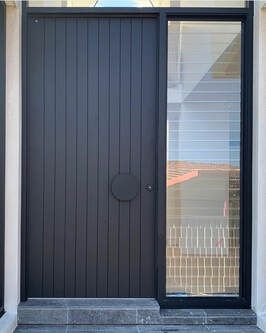 Main Door Design Entrance, Door Design Entrance, Front Door Design Ideas, Aluminium Front Door, Door Design Ideas, Stone Exterior Houses, Modern Entrance Door, Fiberglass Front Door, Fence Doors