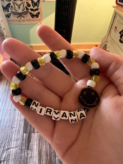 Rock Bracelet Diy, Nirvana Beaded Bracelet, Rock Band Bracelets, Clay Bead Bracelet Ideas Grunge, Emo Clay Bead Bracelets, Clay Bead Bracelet Ideas Emo, Grunge Beaded Bracelets, Eminem Bracelet Ideas, Grunge Bracelet Ideas