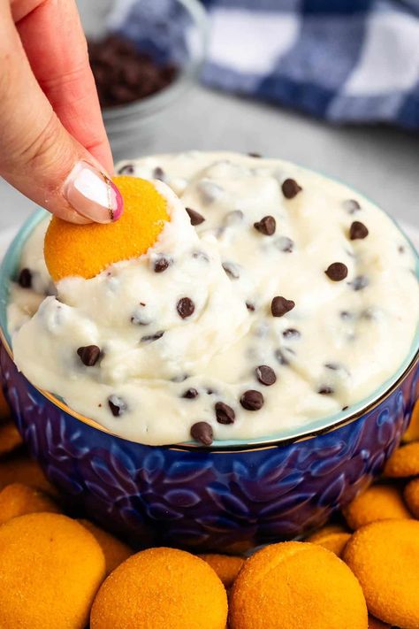 Cannoli Dip is the perfect dessert dip recipe - it's cannoli cream without the hassle of making cannolis! Cannoli Dip Recipe, Cannoli Dip, Cannoli Filling, Cannoli Cream, Mom On Timeout, Cream Dip, Spend With Pennies, Sweet Dips, Dessert Dips