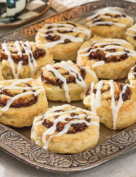 When a beloved breakfast favorite and a teatime staple combine, it creates oh-so delicious Cinnamon Roll Scones. Curds Recipes, Cinnamon Roll Scones, Air Fryer Scones, Best Biscuit Recipe, Cinnamon Roll Icing, Tea Sandwich, Cinnamon Roll Bread, Tea Time Treats, Tea Sandwiches Recipes