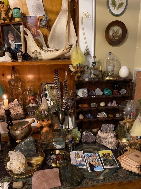 Spiritual Room Aesthetic, Crystal Shop Aesthetic, Vibey Rooms, Hippie Room, Witchy Room, Witch Room, Crystal Room, Mind Palace, Hippy Room