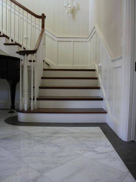 Marble Entryway, Marble Foyer, Traditional Entryway, Wainscoting Stairs, Wainscoting Bedroom, Entryway Tile, Foyer Flooring, Wainscoting Styles, White Wainscoting