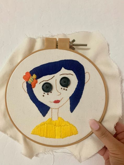 Coraline Embroidery, Caroline Movie, Coraline Art, Coraline Movie, Embroidered Hoop, Embroidery Ideas, Diy Embroidery, Coraline, Embroidery And Stitching