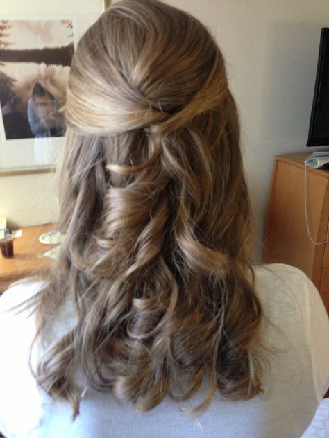 Bridesmaid hair Hair Updos Easy, Heatless Curling Set, Updos Easy, Heatless Curling, Overnight Curls, Hairstyles 2024, Hair Stylies, Updo Hairstyles, Haircuts Straight Hair