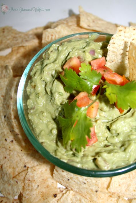 Creamy Guacamole Recipe, Spicy Guacamole Recipe, Cold Veggie Pizza, Authentic Guacamole Recipe, Authentic Guacamole, Creamy Guacamole, Veggie Pizza Recipe, Homemade Guacamole Recipe, Spicy Guacamole