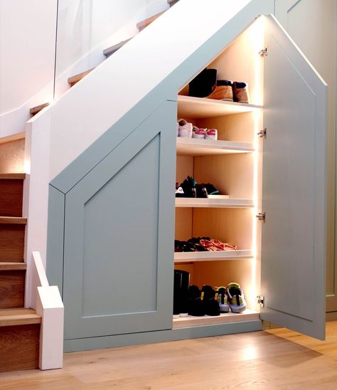 Shoe Rack Stairs, Staircase Wardrobe Ideas, Under Stair Storage Drawers, Stairs With Storage Underneath, Shaker Staircase, Shoe Rack Under Stairs, Built In Wardrobe Ideas Layout, Under Stairs Storage Drawers, Scandinavian Staircase