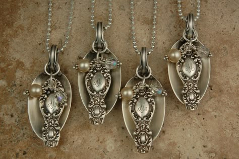 Eclectic Earth: Antique Silver Spoon Necklaces Old Silverware, Silver Spoon Jewelry, Fork Jewelry, Silverware Crafts, Flatware Jewelry, Silverware Art, Spoon Art, Spoon Necklace, Silverware Jewelry