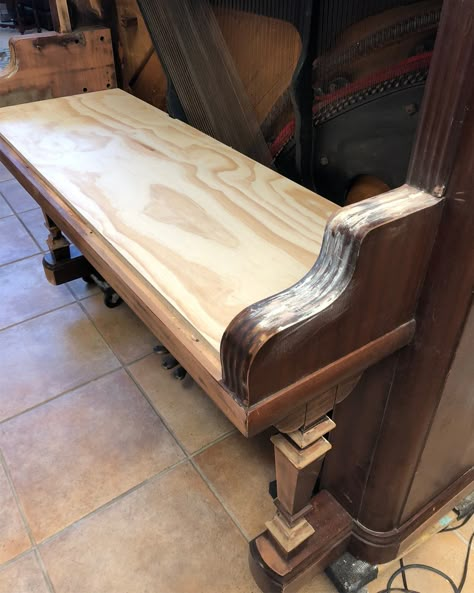 How to Make an Epic Desk from an Old Piano Upright Grand Piano, Piano Projects, Piano Upcycle, Piano Repurpose, Repurposed Piano, Piano Crafts, Piano Desk, Bar Desk, Old Piano