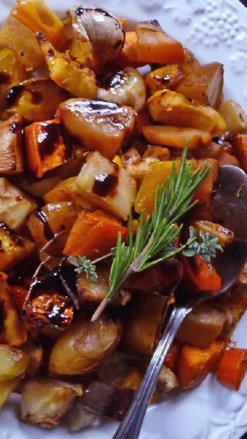 Picture of Norwegian Honeyed Root Vegetables Norwegian Cuisine, Nordic Diet, Root Vegetables Recipes, Viking Food, Nordic Recipe, Norwegian Style, Norwegian Food, Roasted Root Vegetables, Nutrition Sportive