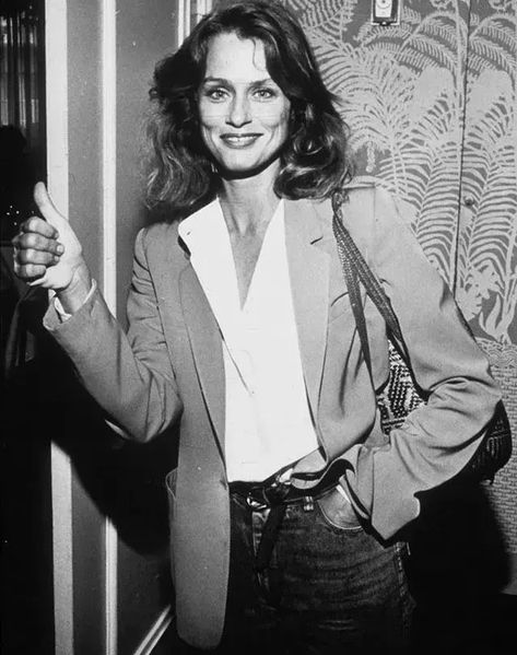 Style Muse: Lauren Hutton | Nili Lotan Lauren Hutton Style, Denim Editorial, Natural Essence, Lauren Hutton, Freedom Of Expression, Classic Americana, Bonnie Clyde, Style Muse, Nili Lotan