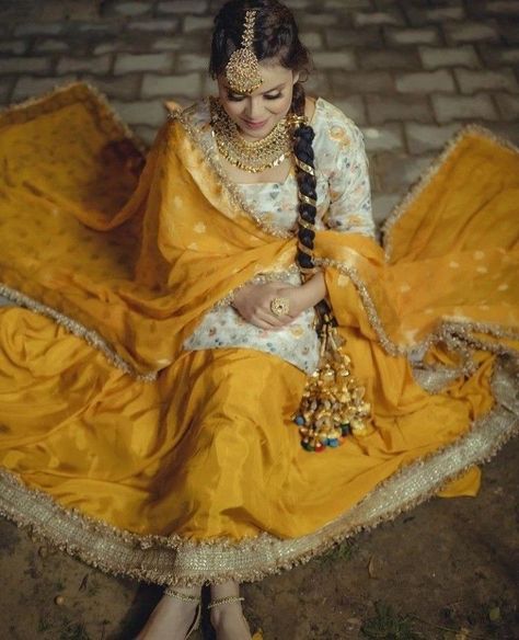 Punjabi Haldi Ceremony Outfit, Haldi Clothes, Punjabi Aesthetic, Mehandi Outfits, Punjabi Dress Design, Ladies Sangeet, Haldi Dress, Patiala Suit Designs, Haldi Outfit