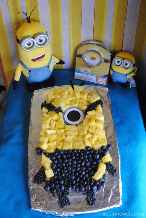 Minions Movie Night, Minion Party Food, Minion Food, Minion Wedding, Minion Party Theme, Movie Night Party Ideas, Minions Birthday Theme, Night Party Ideas, Despicable Me Party