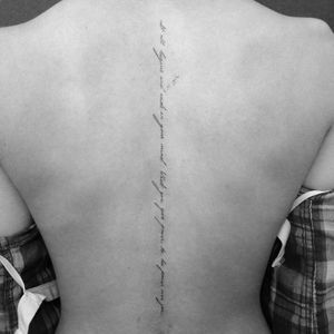 Lightning Spine Tattoos For Women, Middle Spine Tattoo, Back Quote Tattoos, Spine Tattoo Spanish, Everything Is As It Should Be Tattoo, Back Tattoo Quotes Spine, Short Spine Tattoos For Women, Tattoo Spine Women, Spine Quote Tattoos For Women