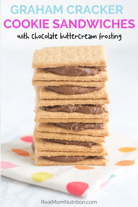 Super-easy + Yummy! Make a batch of chocolate buttercream and spread it between store-bought graham crackers. #realmomnutrition #grahamcrackers #kidfriendly #easycookies #ideasforkids Graham Cracker Snacks, Cracker Sandwiches, Graham Cracker Dessert, Cracker Dessert, Graham Cracker Cookies, Cracker Cookies, Quick Dessert, Single Serve Desserts, Chocolate Graham Crackers