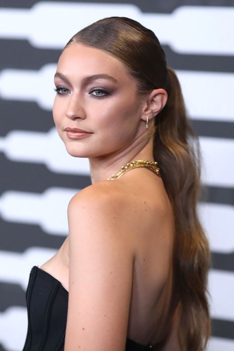 Jelena Hadid, Savage X Fenty Show, Sleek Ponytail Hairstyles, Savage X Fenty, Sleek Ponytail, Beauty Icons, Versace Men, Gigi Hadid, How To Make Hair