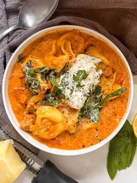 Creamy Tortellini Soup Sausage Cheese Tortellini, Creamy Lasagna, Cheese Tortellini Soup, Easy Vegan Soup, Creamy Tortellini, Creamy Tortellini Soup, Vegetarian Sausages, Plant Based Recipes Dinner, Vegan Cheese Recipes