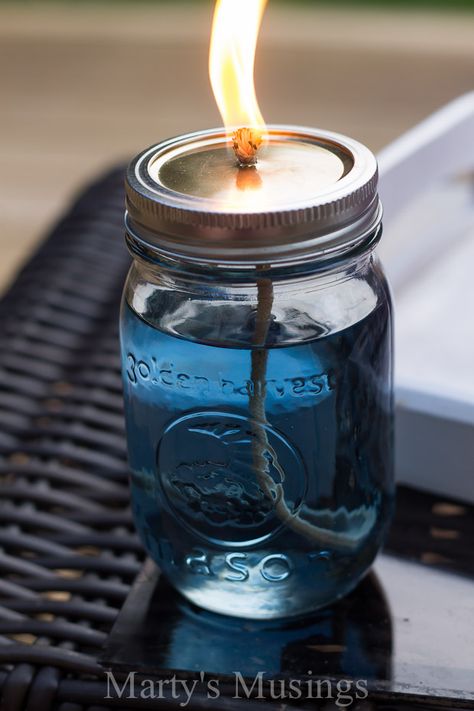 Keep the bugs away in country style by repurposing Mason jars into citronella candles. Mason Jar Citronella Candles, Diy Citronella, Mosquito Repellent Candle, Summer Centerpieces, Diy Jar Crafts, Citronella Candles, Mason Jar Crafts Diy, Bug Repellent, Mason Jar Candles