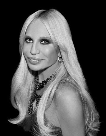 My List: Donatella Versace in 24 Hours - HarpersBAZAAR.com Donatella Versace 90s, Donatella Versace Young, Versace Aesthetic, Gianni And Donatella Versace, Versace Donatella, Versace 90s, Versace Style, Photographie Portrait Inspiration, Versace Fashion