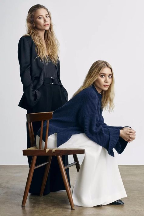 Ashley Olsen Style, Olsen Twins Style, Twins Fashion, Minimalist Moda, Pose Model, Fashion Gone Rouge, Sisters Photoshoot, Mary Kate Ashley, Olsen Twins