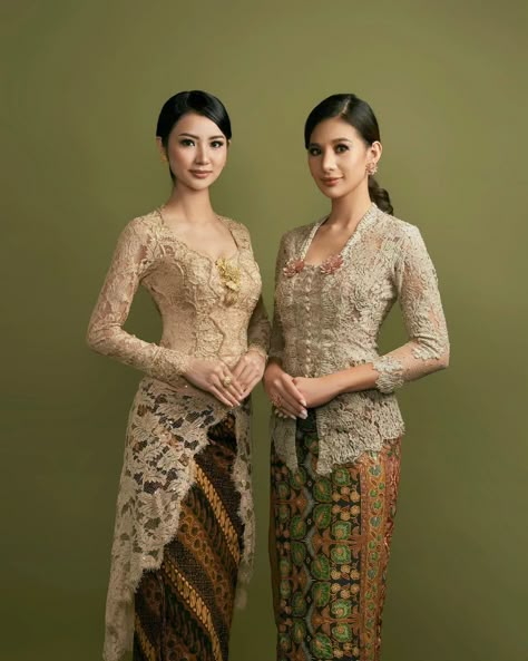 Cynthia kurniawan - Miss Global Indonesia 2023 dan Miss Global 2022 dari Filipina menggunakan kebaya. Indonesia traditional clothes. #batik #culture #budaya #attire #asia Indonesian Kebaya Modern, Traditional Indonesian Clothing, Indonesia Traditional Clothes, Kebaya Simple, Mix And Match Outfits Hijab, Indonesian Kebaya, Javanese Wedding, Indonesia Traditional, Gamis Dress