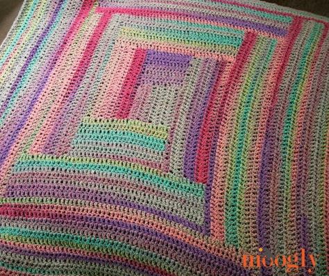 Easy Log Cabin Afghan Log Cabin Crochet Blanket, Cabin Crochet Blanket, Variegated Yarn Crochet Patterns, Variegated Yarn Crochet, Log Cabin Crochet, Crochet Log Cabin, Cabin Crochet, Simple Knitting Patterns, Knitting Simple