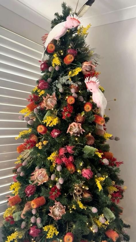 Australian Christmas Tree, Christmas Decorations Australian, Christmas Tree Decoration Ideas, Tree Decoration Ideas, Pretty Christmas Decorations, Window Display Ideas, Themed Christmas Tree, Aussie Christmas, Warmest Wishes