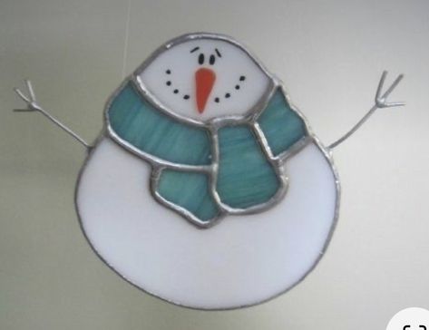 Vitromosaico Ideas, Stained Glass Snowman, L'art Du Vitrail, Stained Glass Patterns Free, Glass Snowman, Glass Christmas Decorations, Mosaic Stained, Stained Glass Decor, Stained Glass Ornaments