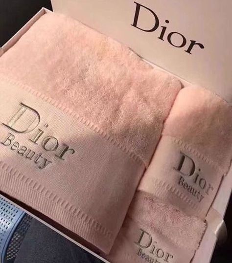 Profumo Victoria Secret, Koleksi Makeup, Short Love Quotes, Dior Aesthetic, Dior Girl, Pink Towels, Dior Beauty, Pink Girly Things, Girly Accessories