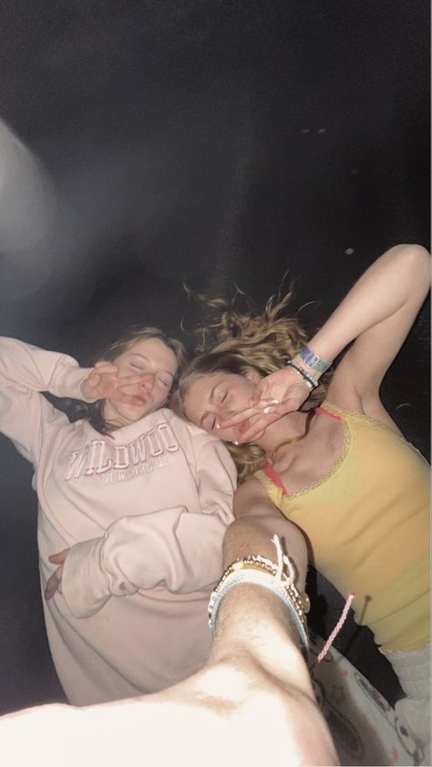 trampoline night, summer, aesthetic, VSCO, pastel, summer life, inspo Trampoline Pictures, Trampoline Photoshoot, Trampoline Aesthetic, Night Summer Aesthetic, Summer Aesthetic Vsco, Skating Pics, Aesthetic Vsco, Night Summer, Park Pictures