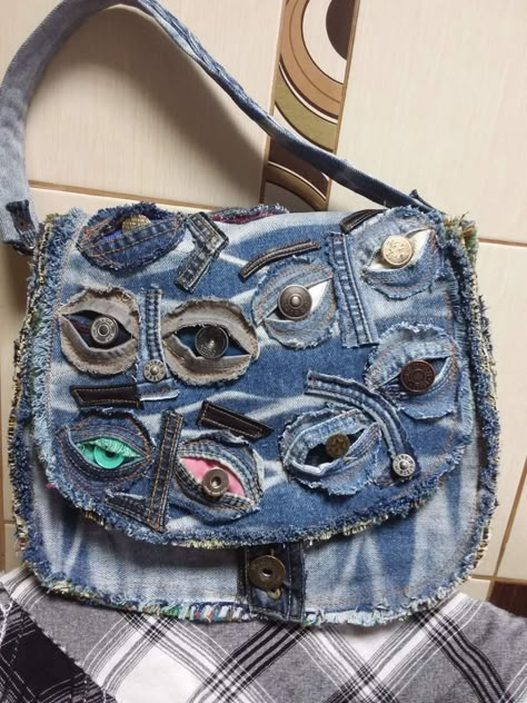 Jean Purse Diy, Upcycle Jeans Bag, Jean Tote Bag, Jeans Purse, Punk Fashion Diy, Totes Ideas, Easy Diy Clothes, Reworked Denim, Upcycle Clothes Diy