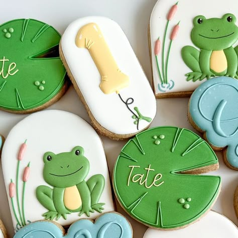 Lauren Ansley on Instagram: "Happy leap day! Thankfully I had a frog set recently to post for such occasion! Honored to do this set for a special IVF baby’s first birthday!!   Unfortunately we’ve been dropping like flies, one by one, with the stomach bug this week. It’s my turn! Praising the Lord I didn’t have any orders 🙌🏻" Lily Pad Cookies, Leap Day Birthday Ideas, Leap Year Birthday Party Ideas, Frog First Birthday, Reptile Cookies, Frog Cookies, Frog Birthday Party, Leap Year Birthday, Pink Frog