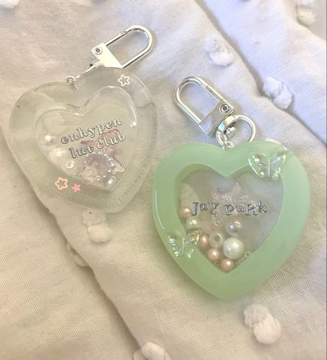 KPOP Enhypen Keychain/Charm ♡ Enhypen Keychain Aesthetic, Enhypen Keychain Ideas, Kpop Resin Keychain, Enhypen Keychain, Kpop Resin, Kpop Keychain, Kpop Enhypen, Pastel Minimalist, How To Make Clay