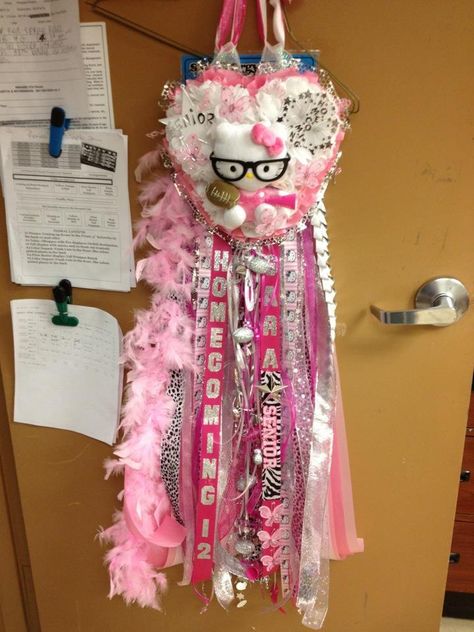 Pink Hello Kitty Triple mum made from scratch. Big Homecoming Mums, Senior Year Diy, Unique Homecoming Mums, Homecoming Mums Senior, Homecoming Posters, Texas Homecoming Mums, White Mums, Football Crafts, Hello Kitty Baby