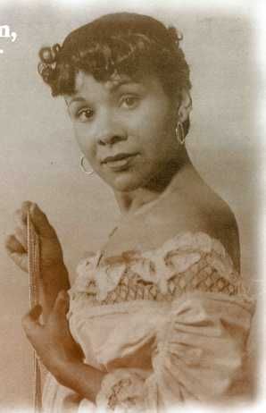 Hairspiration "Katherine Dunham, circa 1939, in a press photo issued prior to her performance with her "Negro Dance Group" at Chicago's Goodman Memorial Theatre." Ethel Waters, Seventeenth Birthday, Lena Horne, The Long Goodbye, Black Glamour, Classic Jazz, John Waters, Black Actresses, Sewing Circles