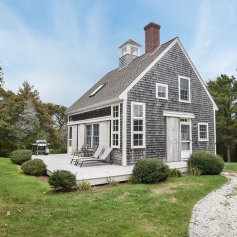 Cape Cod Houses On The Beach, Cape Cod Airbnb, Cape Cod Tiny House, Tiny Cape Cod House, Cape Cod Beach House Nantucket Cottage, Cape Cod Homes Exterior, Cape Cod Style House Exterior, Camp Exterior, Cape Cod Homes