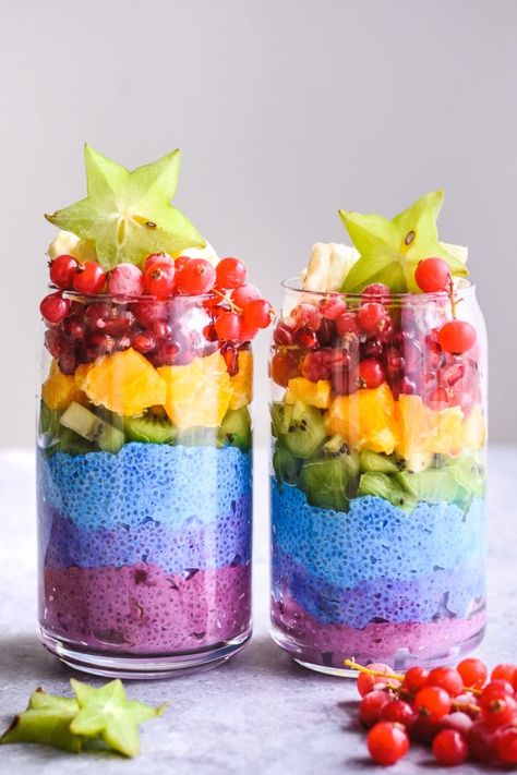 Easy recipe for chia breakfast parfaits Rainbow Breakfast, Party Brunch Ideas, Carrot Powder, Breakfast Parfaits, Clean Eating Protein, Fruits Breakfast, Trying Out New Things, Mixology Recipes, Eating Protein