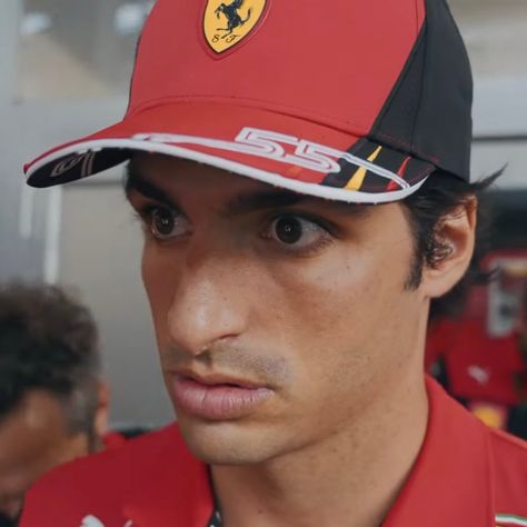 I Love F1 Pfp, Carlos Sainz Funny Face, F1 Reaction Pics Funny, Funny Carlos Sainz, F1 Reaction Pictures, Carlos Sainz Funny Pics, Carlos Sainz Reaction Pic, Formula 1 Reaction Pics, Carlos Sainz Pfp