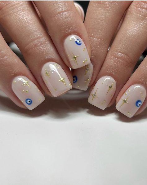 Evil Eye Nails, Eye Nail Art, Milky Nails, Short Acrylic Nails Designs, Star Nails, Minimalist Nails, Chic Nails, Short Acrylic Nails, Nail Polishes