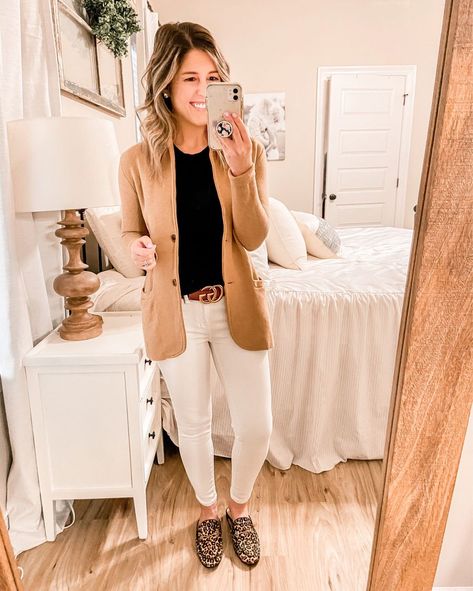 Pink Blazer Outfit Professional, Pink Blazer Business Casual, Dusty Rose Blazer Outfit, Pink Office Outfits Women, Pink Blazer Work Outfit, Blush Pink Blazer Outfit, Pale Pink Blazer Outfit, Petite Office Outfits, Pink Blazer Outfit Work